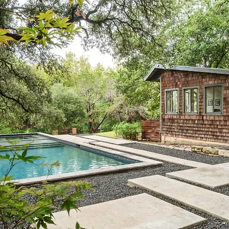Villa Secluded Retreat With A Pool & Creek Access